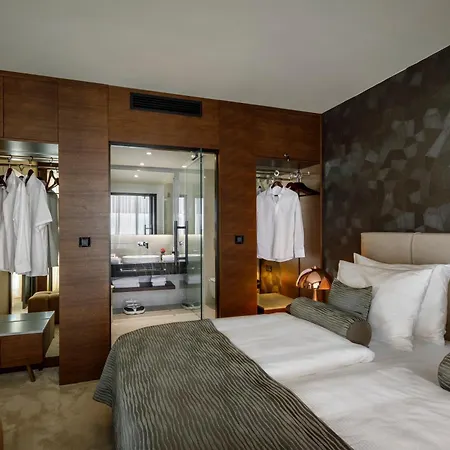 Ambasador - By Liburnia & Hotel 5*